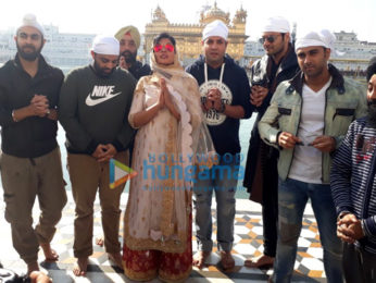 Team of 'Fukrey Returns' visits Golden Temple in Amritsar