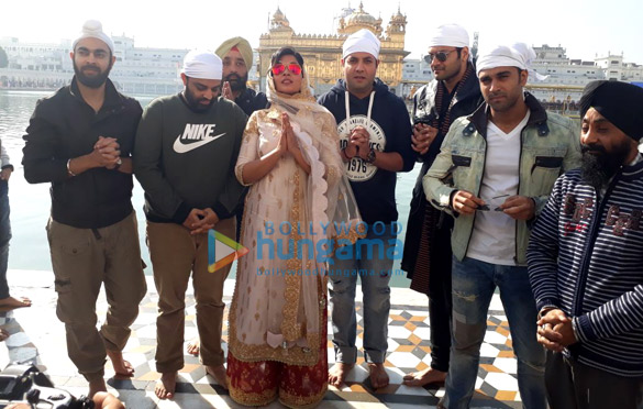 team of fukrey returns visits golden temple in amritsar 3