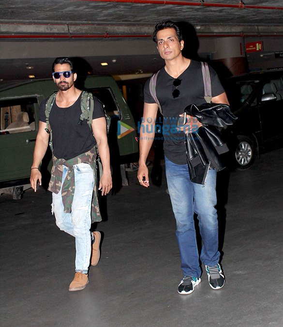 team of paltan snapped at the airport 7