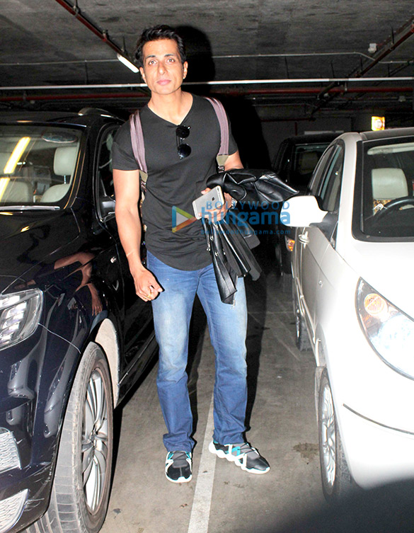 team of paltan snapped at the airport 8