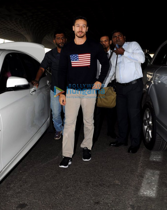 tiger shroff parineeti chopra and others snapped at the airport 6