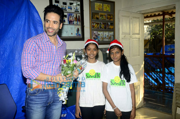 tusshar kapoor celebrates his birthday with childrens from smile foundation 3