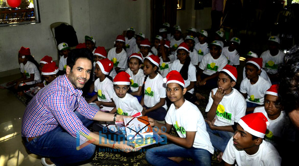 tusshar kapoor celebrates his birthday with childrens from smile foundation 8