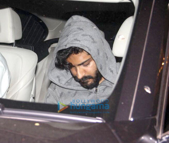 varun dhawan and harshvardhan kapoor snapped at a clinic in bandra 6