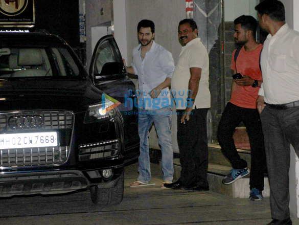 Varun Dhawan snapped in Bandra Varun Dhawan snapped in Bandra