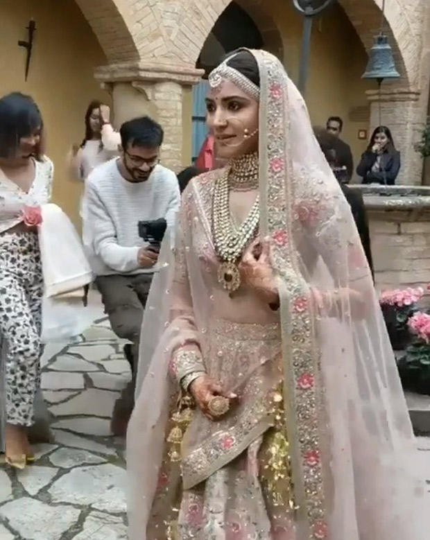 WATCH Virat Kohli left in 'awe' when his bride Anushka Sharma walks down to the aisle (5)