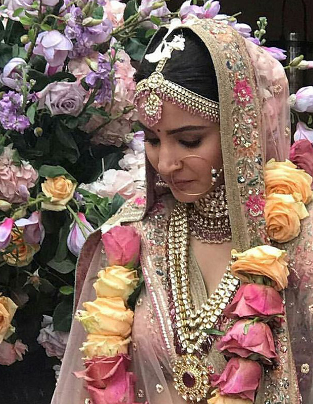 WATCH Virat Kohli left in 'awe' when his bride Anushka Sharma walks down to the aisle (7)