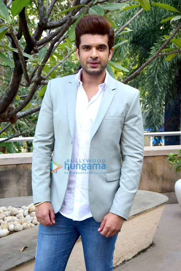 zareen khan and karan kundra do a photo shoot for their film 1921 1
