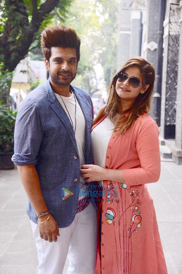 zareen khan and karan kundra snapped at the promotions of 1921 4