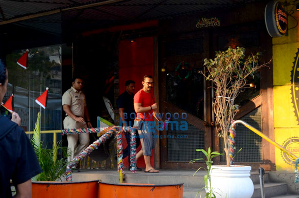 aamir khan spotted after a salon session in bandra 2