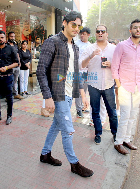 ahan shetty spotted at baistan 6