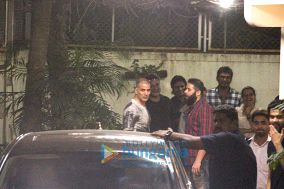 akshay kumar twinkle khanna and r balki spotted at sunny super sound in juhu 2