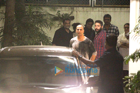 akshay kumar twinkle khanna and r balki spotted at sunny super sound in juhu 3