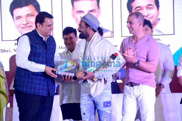 akshay kumar and remo dsouza snapped attending the versova festival 5