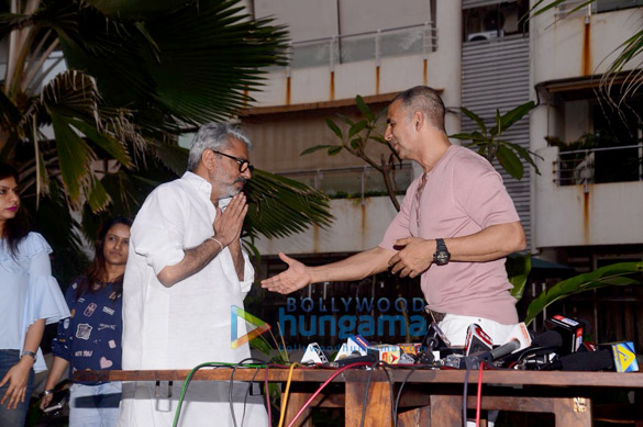 akshay kumar and sanjay leela bhansali snapped adressing the media 6