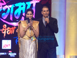 Akshay Kumar and Sonam Kapoor promote ‘Pad Man’ on the sets of Sa Re Ga Ma Pa – Ghe Panga, Kar Danga’