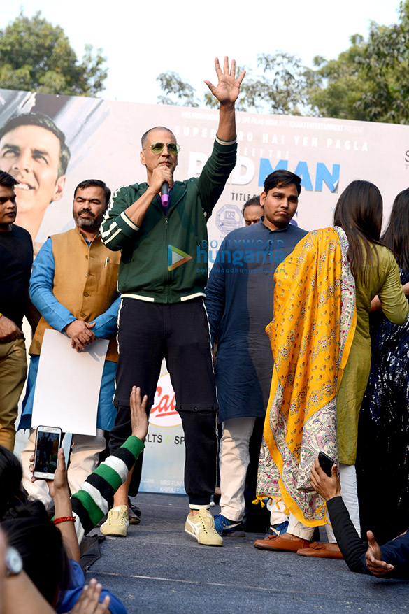 akshay kumar snapped promoting his film pad man at delhi university 4