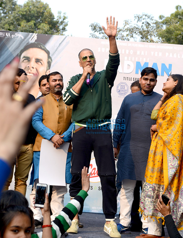 akshay kumar snapped promoting his film pad man at delhi university 6