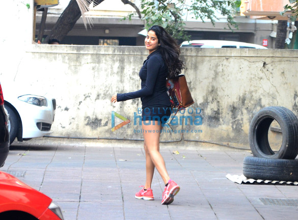 alia bhatt and janhvi kapoor spotted at gym in bandra 4