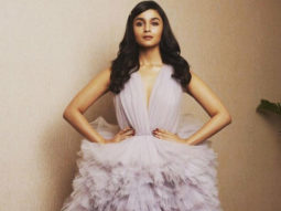 Alia Bhatt spells sheer drama with her princess avatar on the red carpet of the 63rd Jio Filmfare Awards 2018!