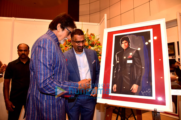 amitabh bachchan graces at dilip des art event 3