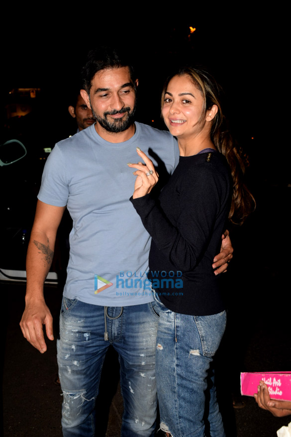 amrita arora snapped with her husband in bandra 5