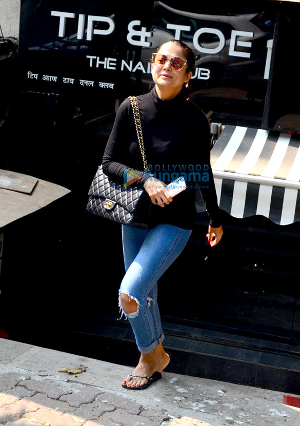 amrita arora spotted after salon session 1