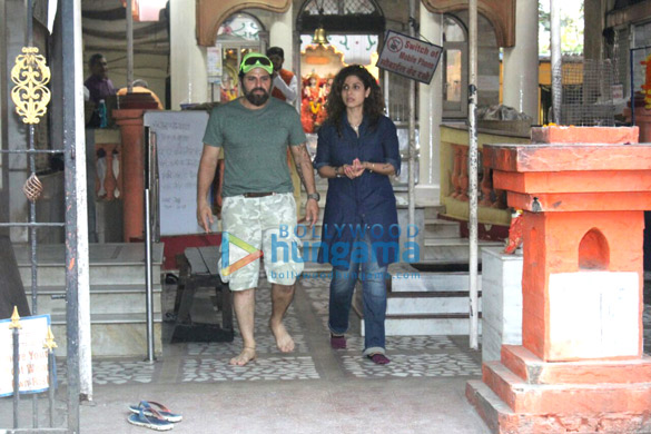 Bakhtiyaar Irani and his wife Tanaz Irani at Shiv Shankar Ganesh Mandir, Juhu Bakhtiyaar Irani and his wife Tanaz Irani at Shiv Shankar Ganesh Mandir, Juhu