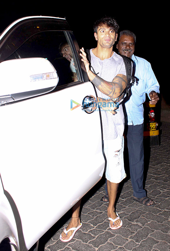 bipasha basu and karan singh grover spotted at myrah spa juhu 4