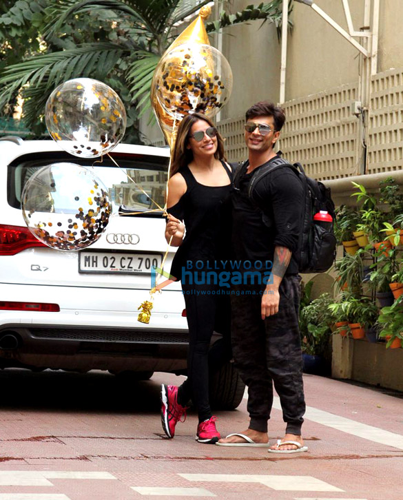 bipasha basu and karan singh grover spotted in bandra 1