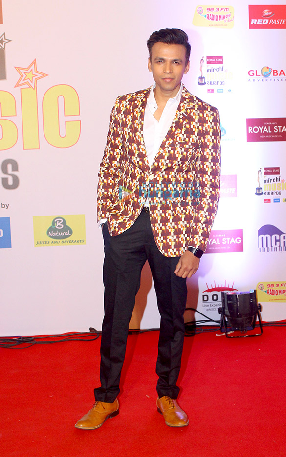 celebs grace the 10th mirchi music awards 26