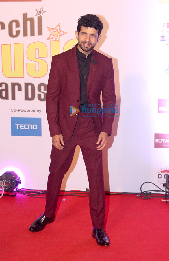 celebs grace the 10th mirchi music awards 43