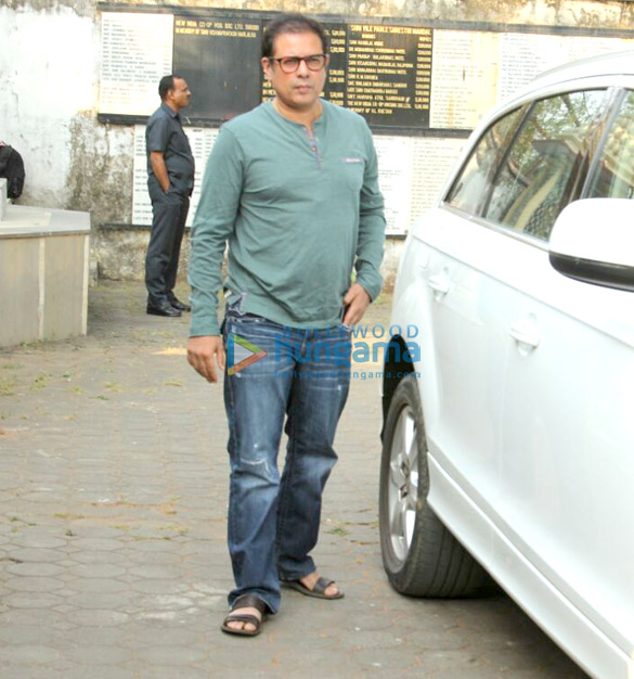 celebs pay their final respect to nikhil dwivedis father 6