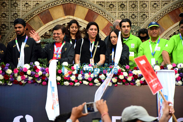 celebs snapped at the tata mumbai marathon 2018 5