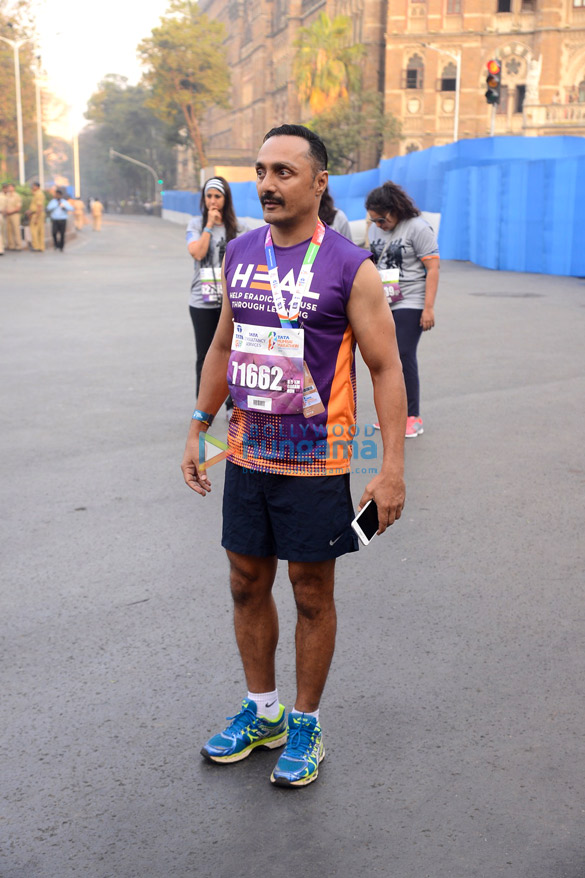 celebs snapped at the tata mumbai marathon 2018 7