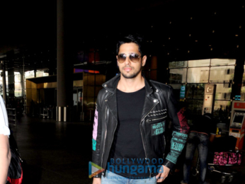 Deepika Padukone, Esha Gupta and others snapped at the airport