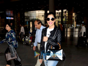 Deepika Padukone, Esha Gupta and others snapped at the airport