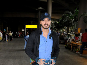 Deepika Padukone, Esha Gupta and others snapped at the airport