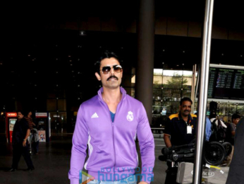 Deepika Padukone, Esha Gupta and others snapped at the airport