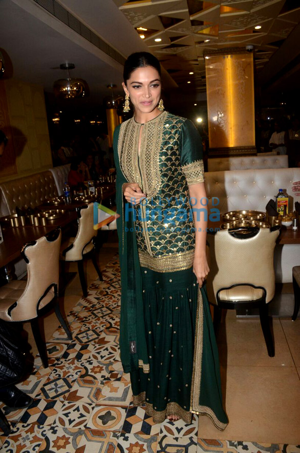 deepika padukone snapped at maharaja bhog restaurant 4