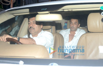 Deepika Padukone, Ranveer Singh, Alia Bhatt, Ranbir Kapoor, Kareena Kapoor Khan, Hrithik Roshan and others attend a bash at Shah Rukh Khan's house