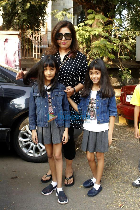 farah khan snapped with her kids outside kromakay salon 1