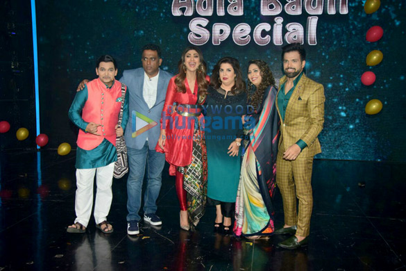 farah khan with shilpa shetty on the sets of super dancer 2 6