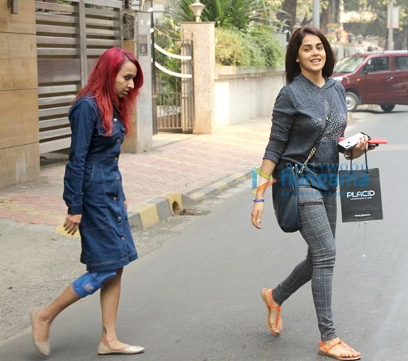 genelia dsouza spotted after salon session 2