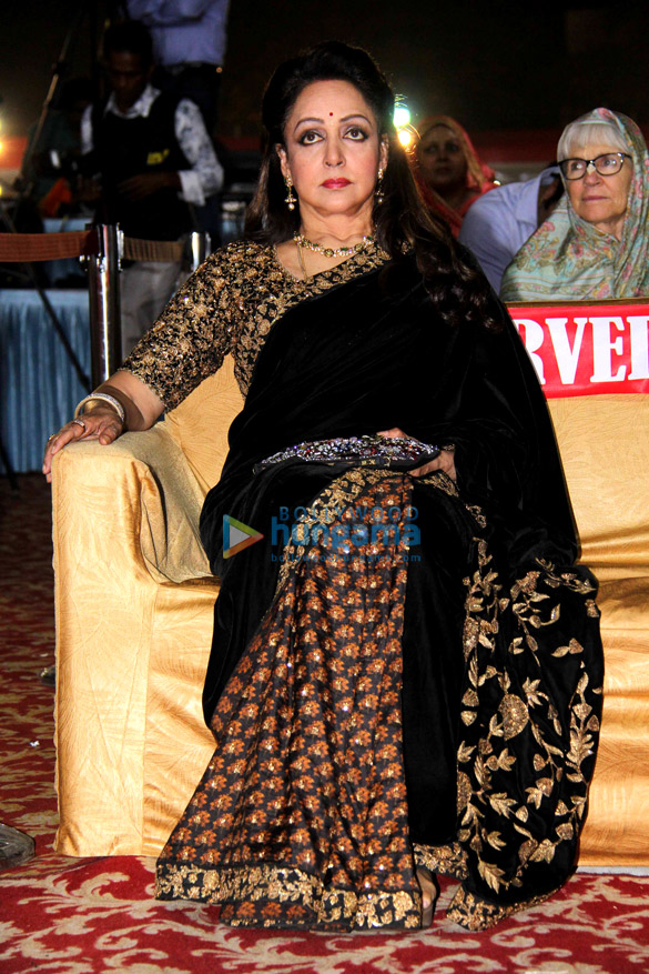 hema malini graces a book launch at iskcon 5