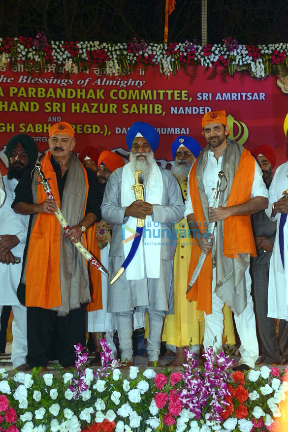 Hrithik Roshan and Rakesh Roshan grace a Sikh community function