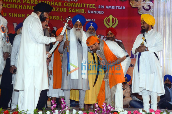 hrithik roshan and rakesh roshan grace a sikh community function 2