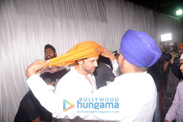 hrithik roshan and rakesh roshan grace a sikh community function 5