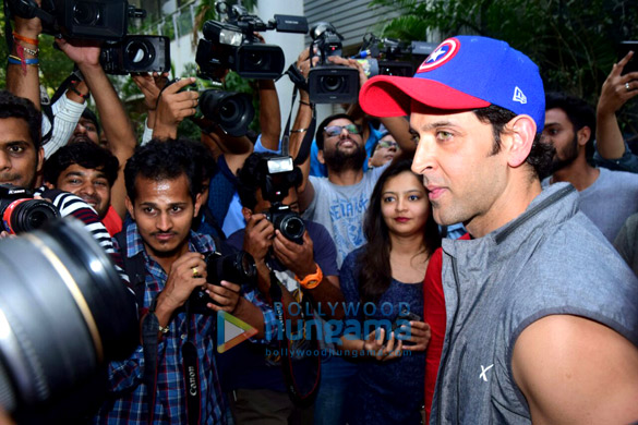 hrithik roshan celebrates his 43rd birthday with the media 9