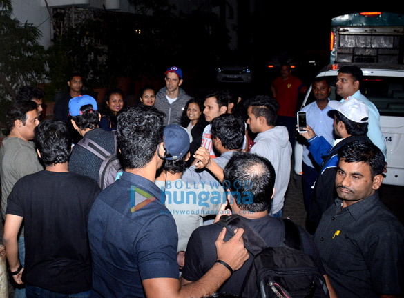 hrithik roshan meets his fans on his birthday 4